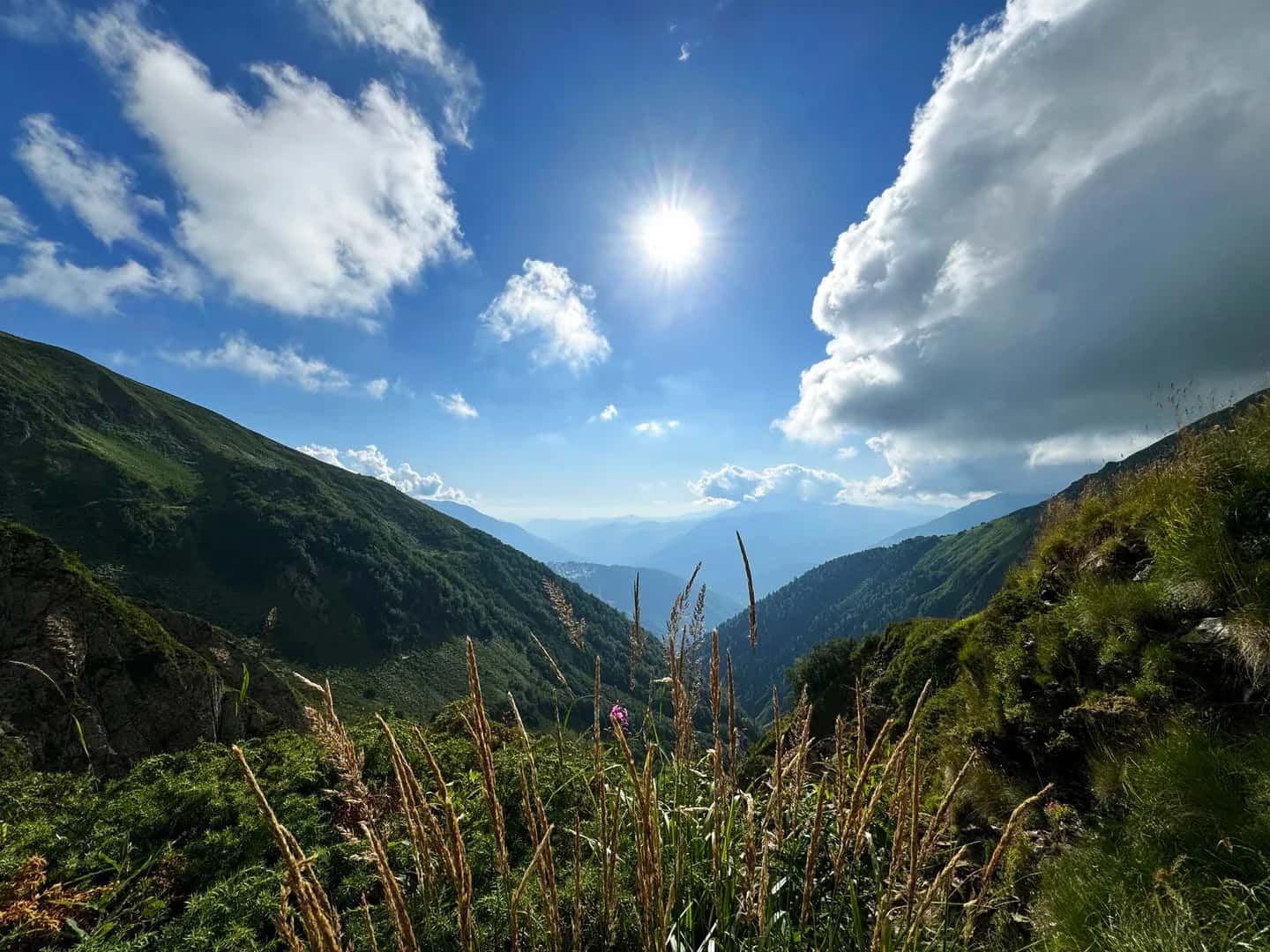 A panorama of the Main Caucasus Ridge from the Bzerpinsky cornice