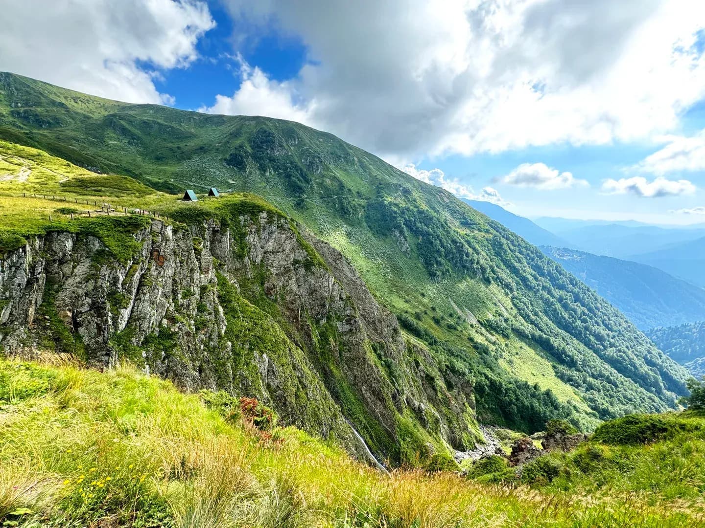 The Bzerpinsky cornice - a rocky cliff with a panorama of the Caucasus ridge