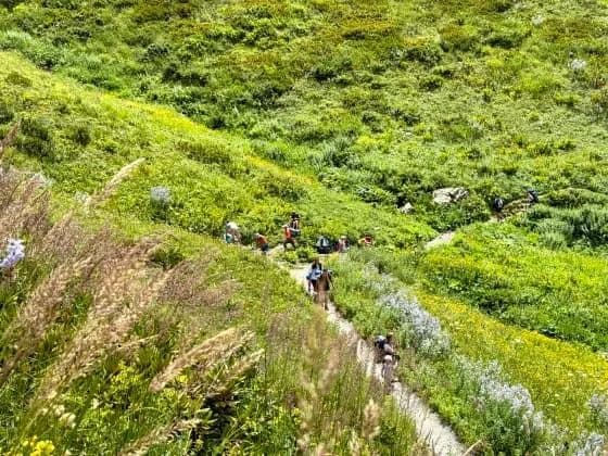 A group hiking to the Bzerpinsky Cornice