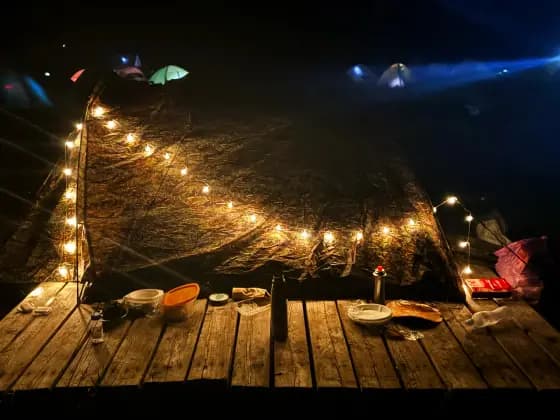 A tent at night at the Bzerpinsky Cornice