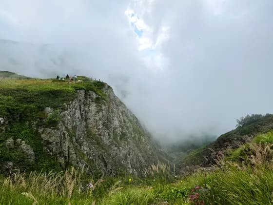 The viewpoint at the Bzerpinsky Cornice in the clouds