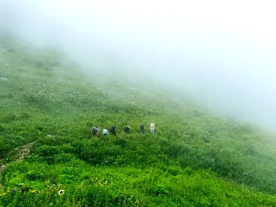 Hikers returning from the cornice in fog