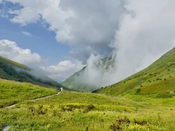 Trail to the Bzerpinsky Cornice